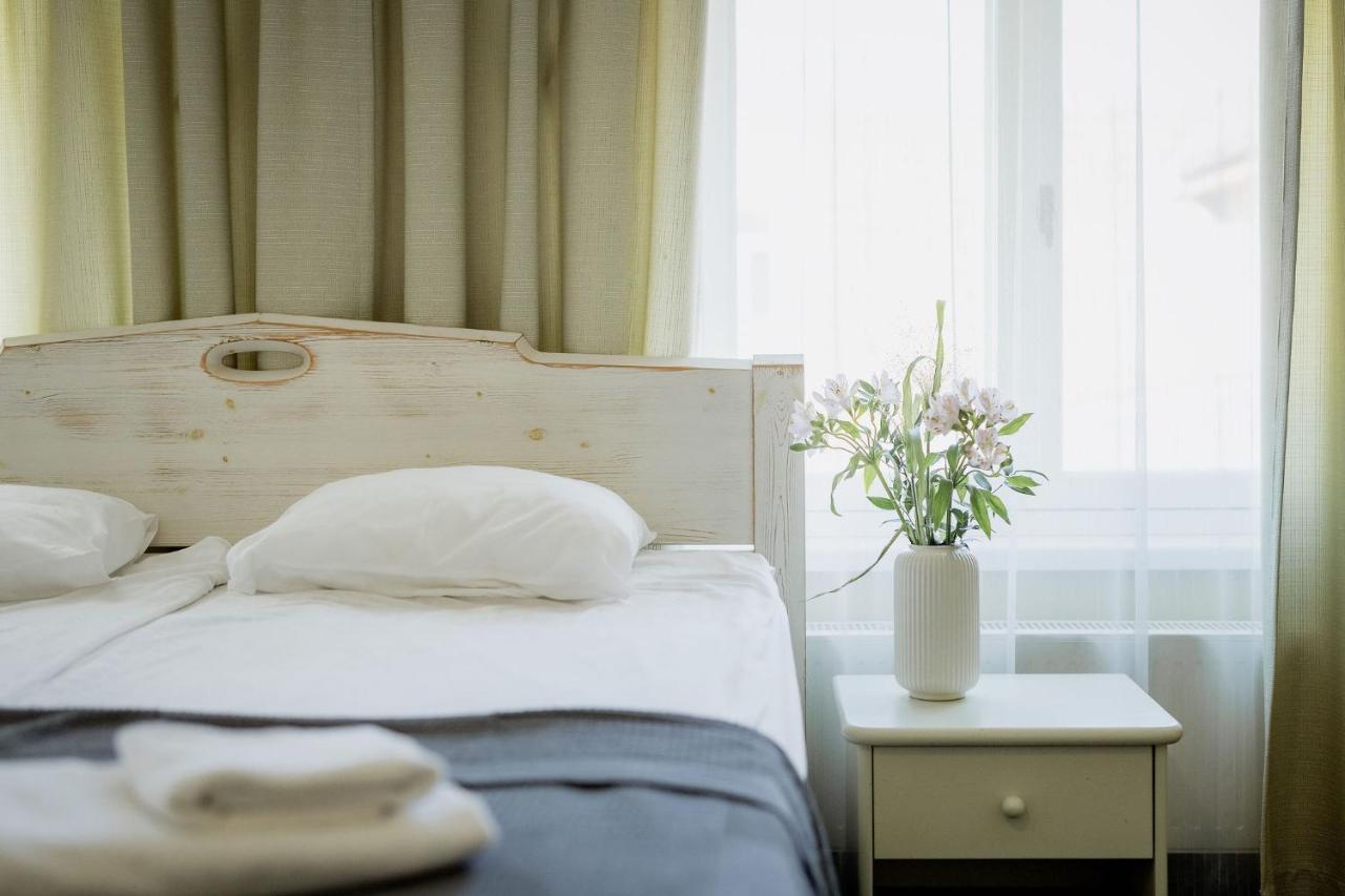 Vanalinna Boutique Hotel Kuressaare Kültér fotó