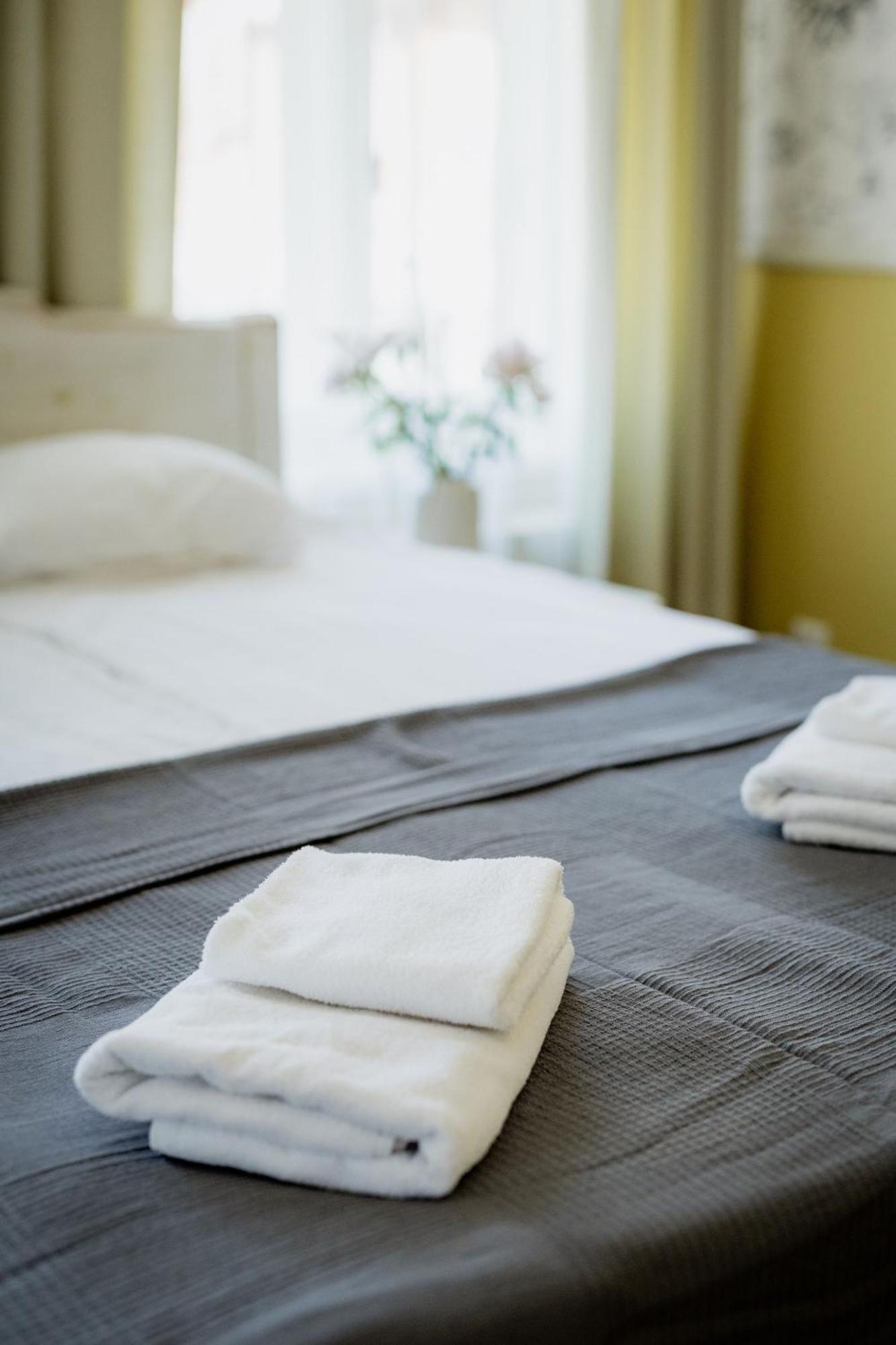 Vanalinna Boutique Hotel Kuressaare Kültér fotó