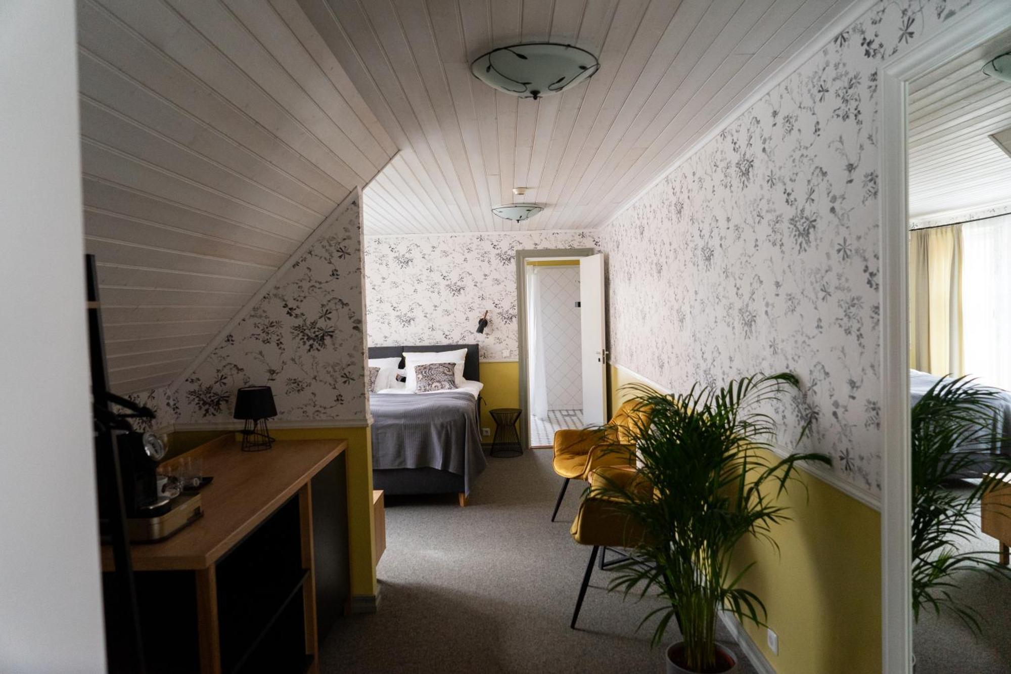 Vanalinna Boutique Hotel Kuressaare Kültér fotó